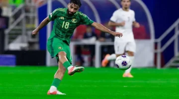 رينارد يعبر عن دهشته من فشل انتقال صالح أبو الشامات إلى أوروبا بعد تقبيل يده
